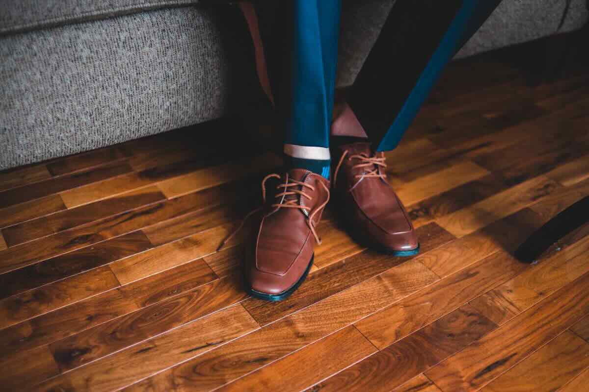 scarpe su parquet 