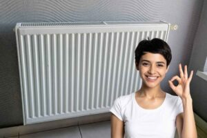 termosifone, donna con ok con le mani